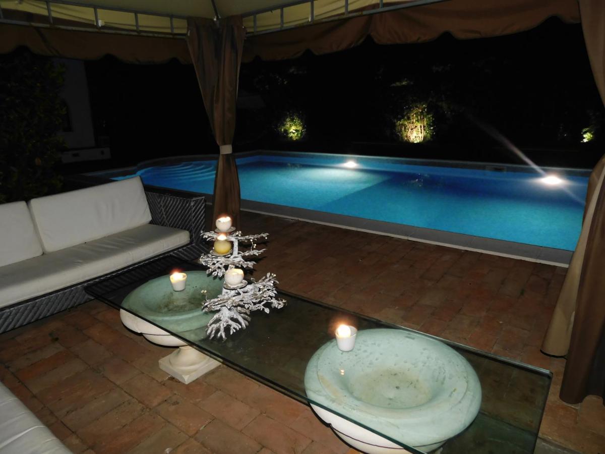 Appartamento Con Piscina Immersa Nel Verde Cascina Exterior foto